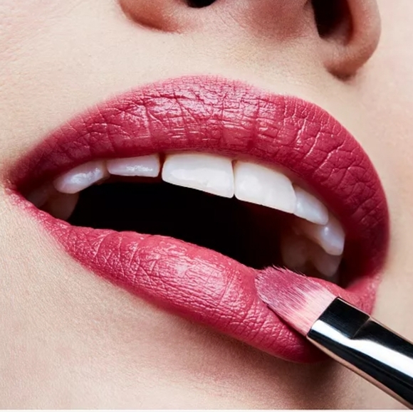 Mac lipstick (Captive #803) - Picture 7 of 9